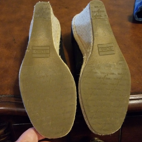 Tom's wedge shoe size 7W - Picture 4 of 8